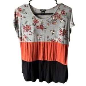 ✨Rue21 Floral Gray, Orange, and Black Short Sleeve Top